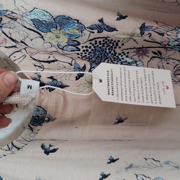 Beautiful beige with blue and purple floral design, scalloped hem, longline tank - Picture 4 of 8